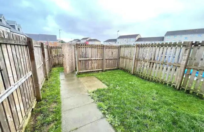 Charming 3 Bed Home in Stepps, Glasgow - Garden & Patio - Photo 59