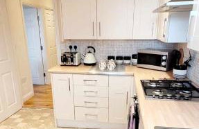 Apartment 4 - striking, 2 bedroom luxury apartment - close to town, mainline rail & theatre - Photo 10