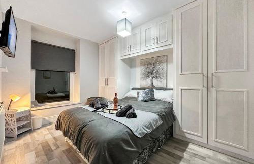 3 bed home in Tonypandy with Balcony View Room - Foto 3