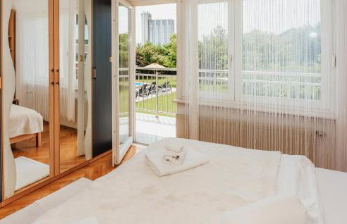 Beautiful Home In Dugo Selo With Wifi - Foto 32