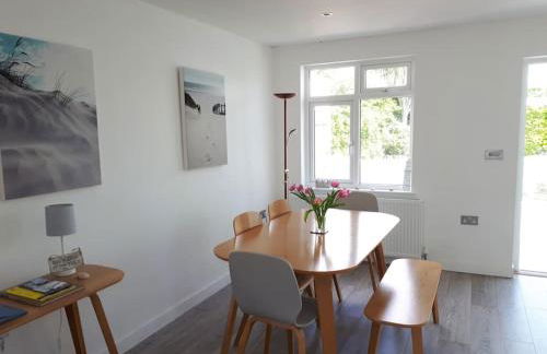 Modern Seaside House with Hot Tub - Foto 16