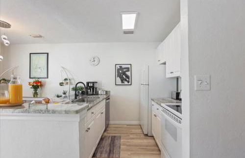 The YinYang - King Bed , Workspace , Full Kitchen - Foto 18