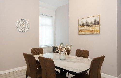Modern 3BR House in Manchester, Ideal for Families, Sleeps 7 - Foto 14
