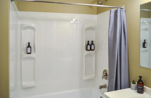 Campton Cottage with Hot Tub, Near Hiking and Climbing - Foto 17