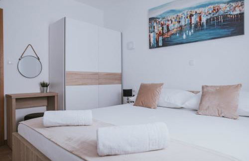 Poolside Hideout Apartments - Photo 6