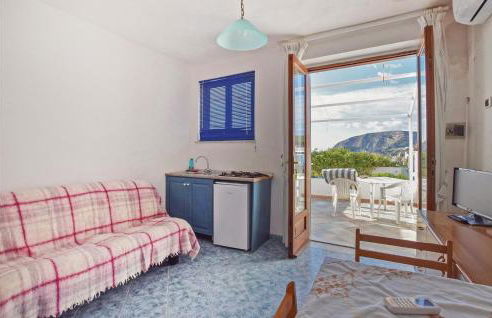 One-Bedroom Apartment In Santangelo Dischia - Foto 2