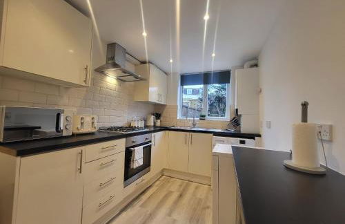 Central 5BR Retreat - Walk to Tube, Explore London - Photo 34