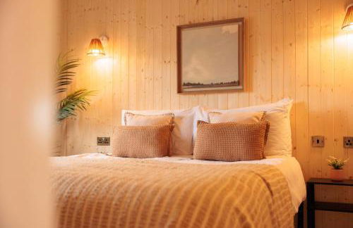 Sunset Lodge, River View & Log Burner - Foto 10