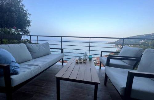 The Yacht House - Photo 4