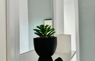 #56 4-Bedroom House Near Shops with Free Parking - Foto 10