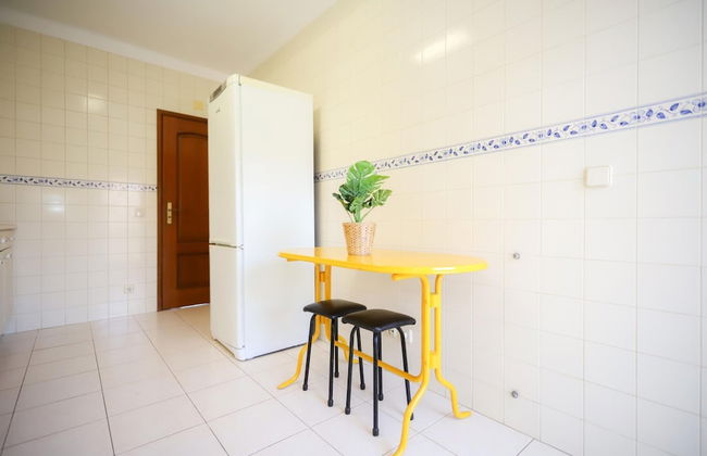 Sea View Apartment by Rent4all - Photo 18