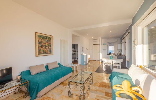 Sky & Sea Apartment by Wonderful Italy - Photo 16