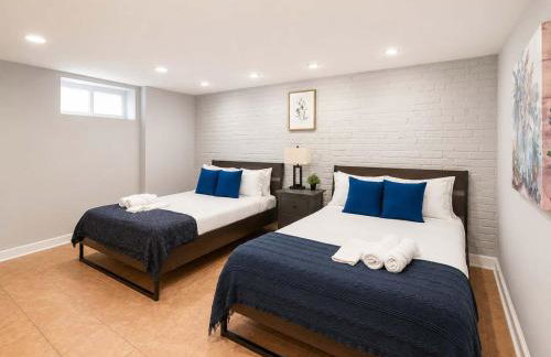 Charming Townhouse Retreat by CozySuites - Foto 13