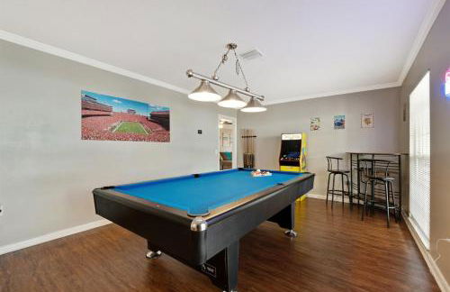 Exquisite Retreat with Heated Pool for 14 Guests, Pool Table Paradise! - Foto 48
