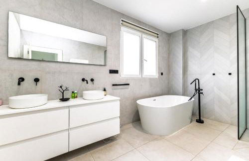 Casa Familiar 9 Pax, Smart TV, Centro, Playa, Café, AC - Foto 5