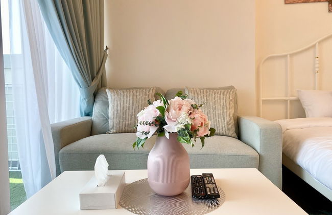 Marco Polo - Pastel Studio with Stunning Aerial City Views - Photo 9