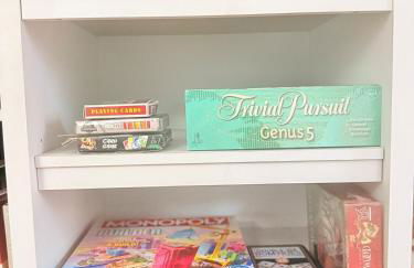 Spacious 4BR House Sleeps 9 Outdoor Lounge with Fire Pit plus Games - Foto 69