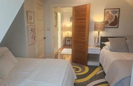 Big New England Family Home; walk to beach, shops - Foto 71