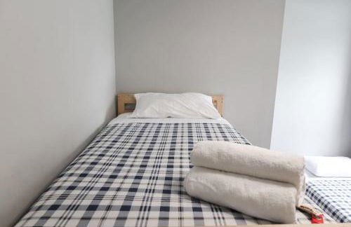 3Bed 2Bath Apt Near NYC plus Parking and Laundry - Foto 15