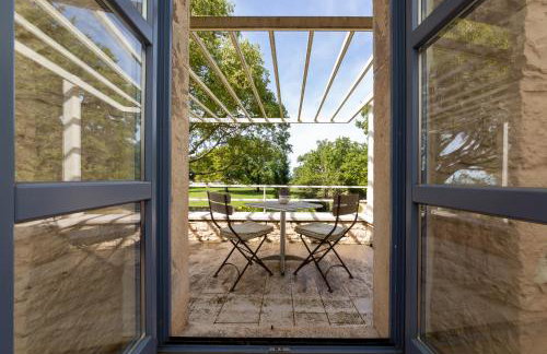 Beautiful restored farmhouse with private pool and gardens - Foto 39