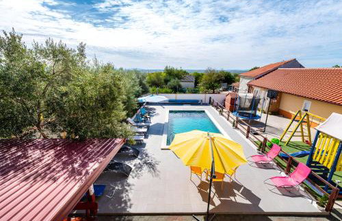 Spacious Holiday Home Joy with pool and playground, Suhovare - Foto 9