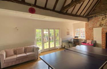 Grade II Listed Farmhouse, Pool, Hot Tub, Games Room, Celebration Hall, Car Park, 10ppl, 45 min from Central London - Foto 44