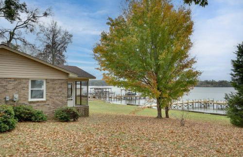 Lakefront House with Boat Ramp, Dock and Sunset Views! - Foto 29