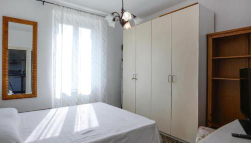 2 Bedroom Awesome Apartment In Terrile - Foto 5