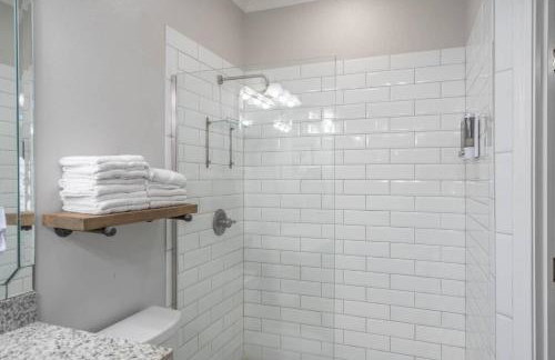 Sunset Retreat, Clean Modern 3BR, Garage, Near 191 - Foto 22