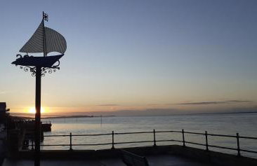 Penderic - 3 Bedroom Cowes Stay with Balcony & Panoramic Solent Views Close to Shops, Cafés, Sailing Clubs & Beach - Foto 25