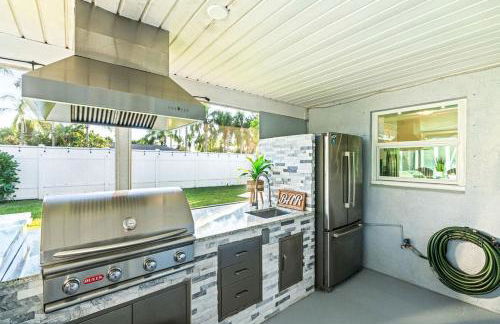 Heated PoolFire PitOutdoor KitchenCorn Hole - Foto 2