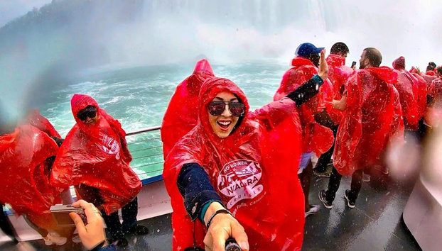 Niagara Falls Walking Tour with Boat Cruise – Eco-Friendly Small Group Experience - Canadian side - Foto 4