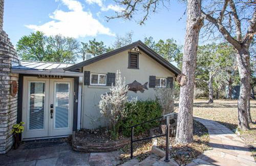 Cozy 2BR Cabin - King Bed Bunks Fire Pit & BBQ - Foto 4