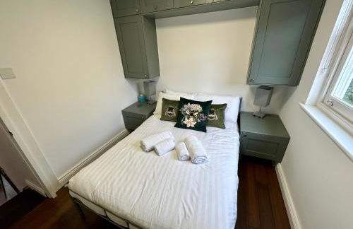 Unique Luxury Home in the heart of London. Air conditioned with private garden - Photo 13