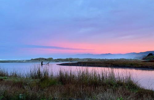 Nature Lover's Paradise Just Steps to Beach and Dogs Are Welome - Foto 2