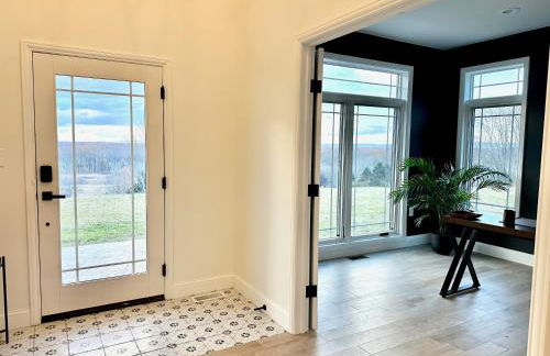 New Farmhouse, King Beds, Game Room, Hot Tub & View! - Foto 12