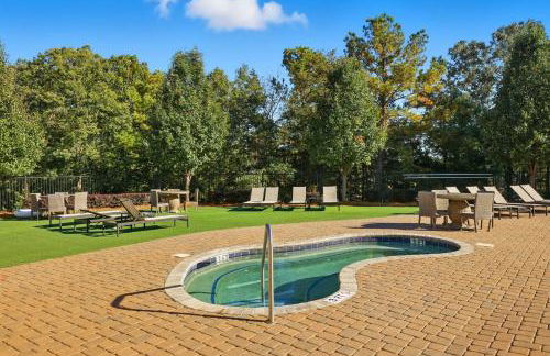 Modern Comfort and Resort Style Living Near CU - Foto 30