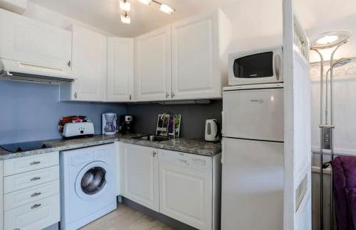 French Riviera 1 bedroom on the beach facing Cannes - Foto 21