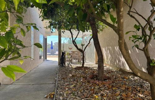 Seaside Garden Escape, A Stroll to the Beach! - Foto 24