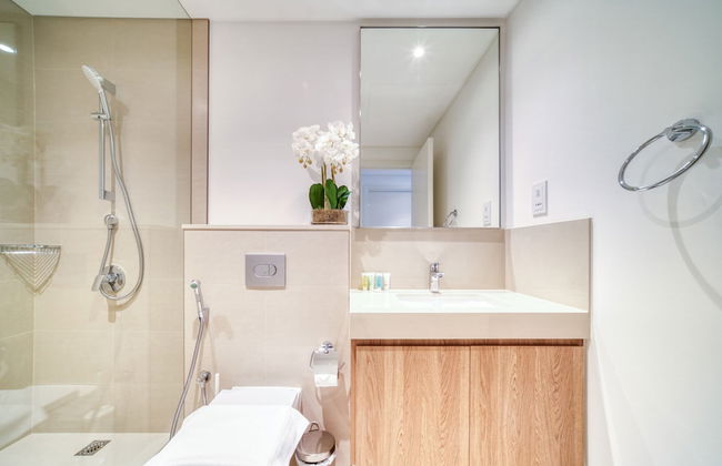 Classy Downtown 2BR w City View Balcony - Photo 47