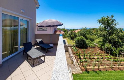 2 Bedroom Lovely Apartment In Viskovo - Photo 9