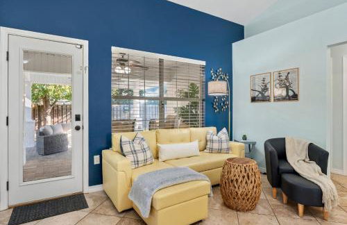 Beautiful Pet Friendly Home! Tropical Pool, Optional Golf Cart & Pool Heat, Minutes to Beach - Foto 19