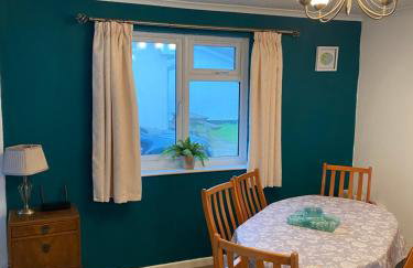 Light and bright 3 bedroom bungalow in Cornwall - Photo 4