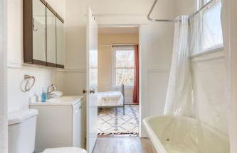 Dream Two-Bedroom in Laurelhurst - 97 WalkScore - Photo 10