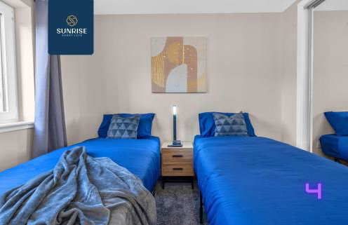 L2 - INVOICE and REDUCED PRICE only via SUNRISE SHORT LETS DUNDEE, Stunning 4 Bed House with 6 Beds and 3 bathrooms, TVs in each room, Free Parking, Fully Equipped, Local Amenities, Easy Ring Road Access, Special Rates and ONLY 9 Mins to STANNERGATE Ports - Foto 40