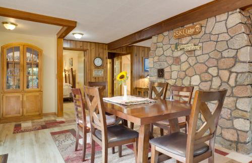 Dock and Views Lakefront Family Home in Conover! - Foto 9