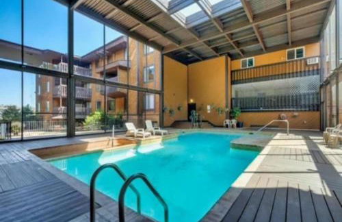 Modern MTN Condo Cozy 2BR Retreat Heated Pool - Foto 1