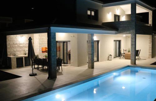 NEW! Luxury Villa Carlotte with 11m pool - Foto 48