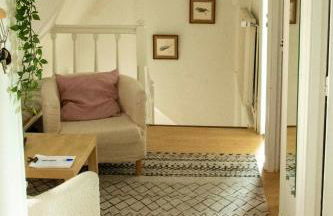 Seine-Front Apt in Stone House with parking and garden, Lacroix Island - Photo 9