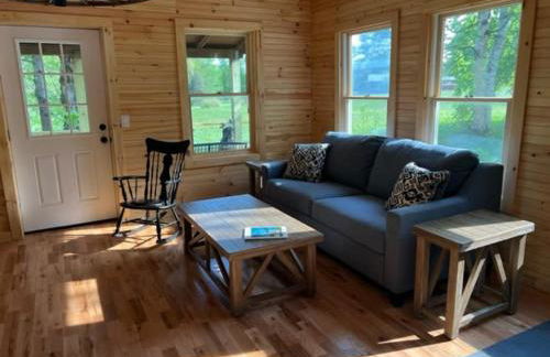 Perfect Maine Getaway in a Newly Renovated Cabin! - Foto 2